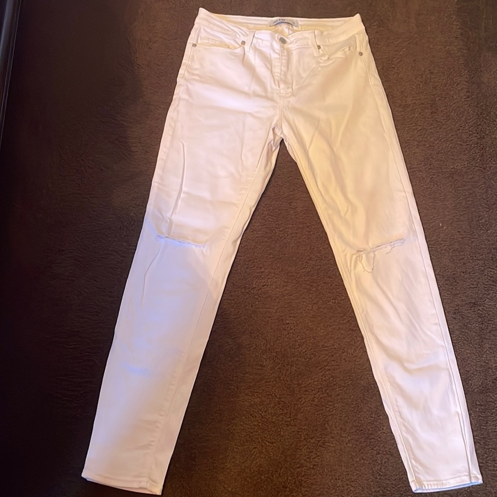 White skinny jeans size 28
